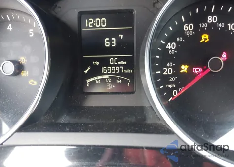 2016 Volkswagen Jetta 1.8T Sport из США, поврежденный, VIN 3VWD17AJ3GM231025